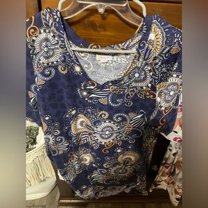 Lularoe tshirt